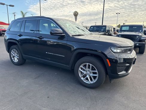 Used 2025 Jeep Grand Cherokee Laredo X RWD image 10