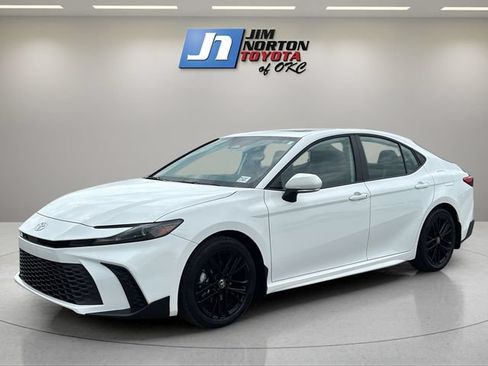 Used 2026 Toyota Camry SE w/ Multimedia Upgrade Package FWD image 1