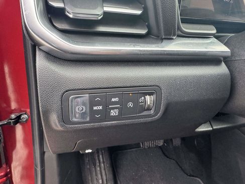 Used 2025 GMC Terrain Elevation image 28