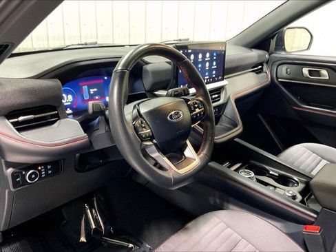 Used 2025 Ford Explorer ST-Line w/ ST-Line Street Pack AWD/4WD image 14