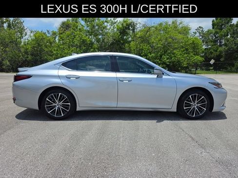 Used 2025 Lexus ES 300h w/ Premium Package FWD image 2