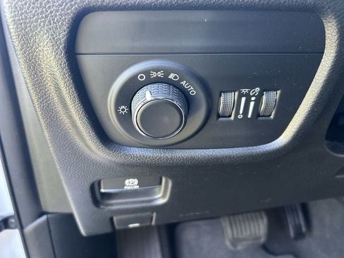 Used 2023 Jeep Grand Cherokee Altitude AWD/4WD image 17