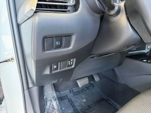 Used 2019 Toyota C-HR XLE FWD image 19