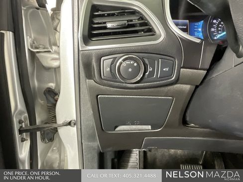 Used 2018 Ford Edge Titanium image 44
