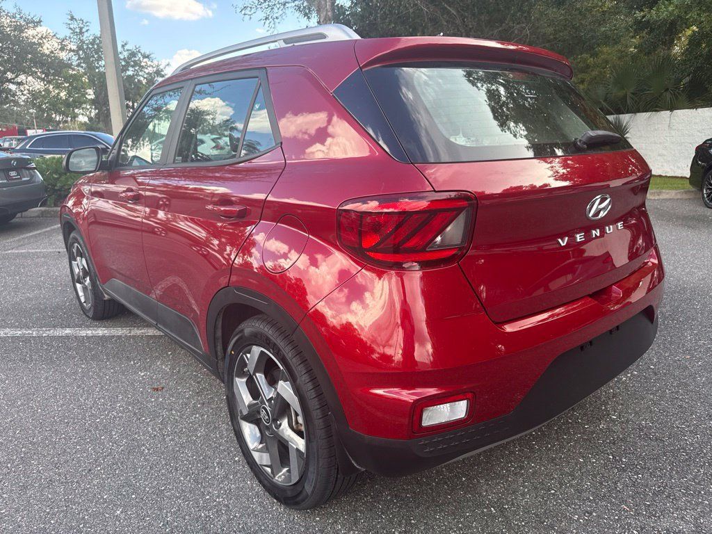 Used 2025 Hyundai Venue SEL FWD image 5