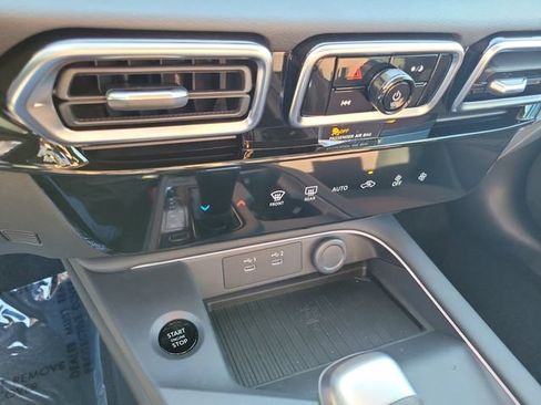 New 2026 Nissan Sentra SR w/ Floor Mat Package FWD image 17