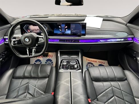 Used 2023 BMW 760i xDrive w/ Executive Package image 10
