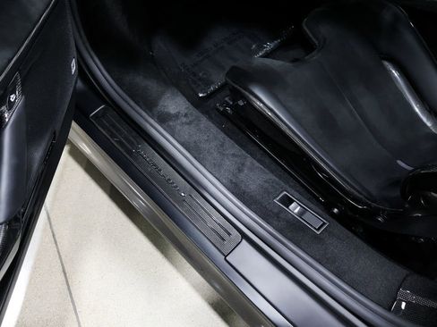 Used 2022 Ferrari SF90 Stradale image 40