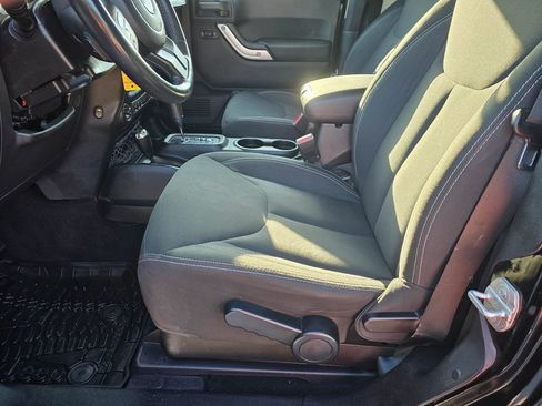 Used 2016 Jeep Wrangler Sahara w/ Dual Top Group AWD/4WD image 11
