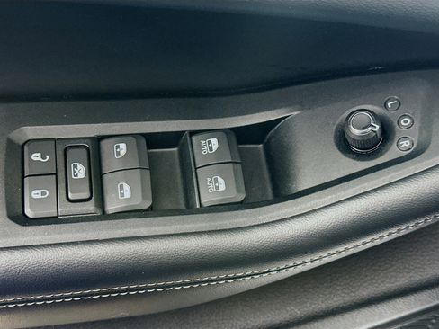 Used 2024 Jeep Grand Cherokee L Altitude image 15