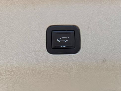Used 2021 Cadillac Escalade ESV Premium Luxury Platinum AWD/4WD image 34