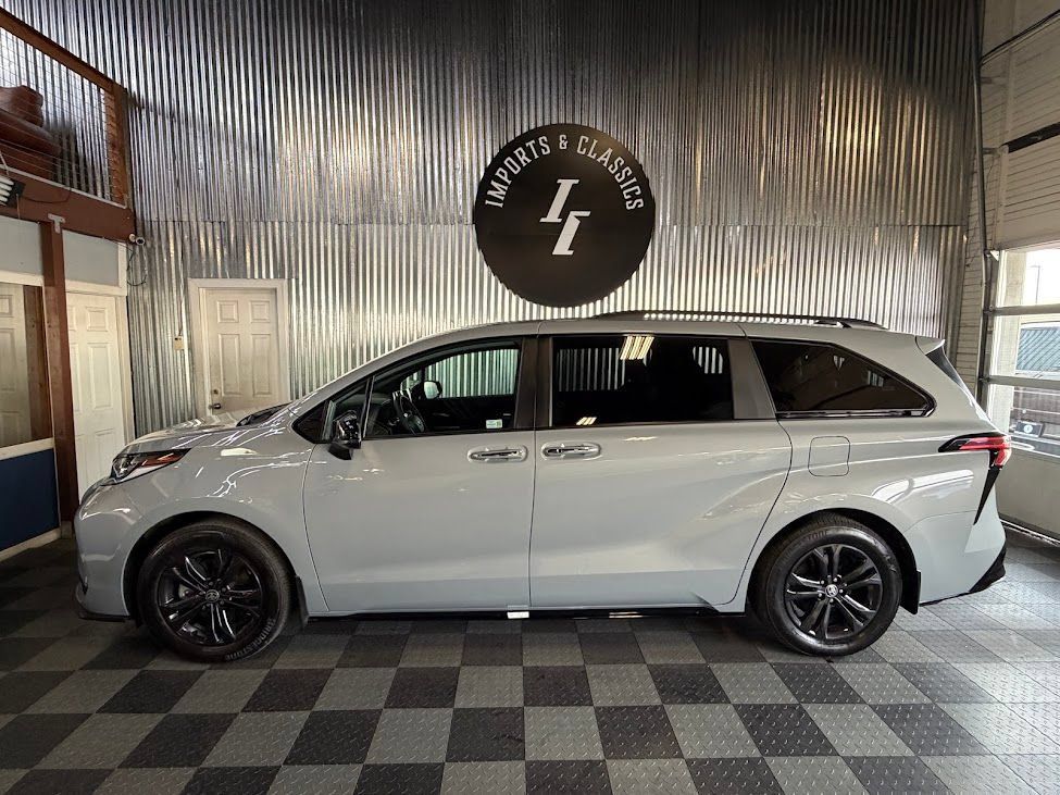 Used 2025 Toyota Sienna XSE AWD/4WD image 8