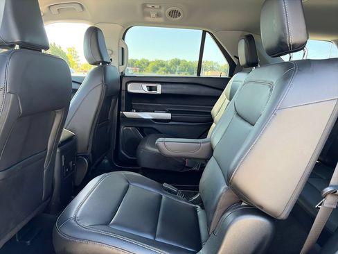 Used 2024 Ford Explorer XLT w/ Equipment Group 202A AWD/4WD image 27