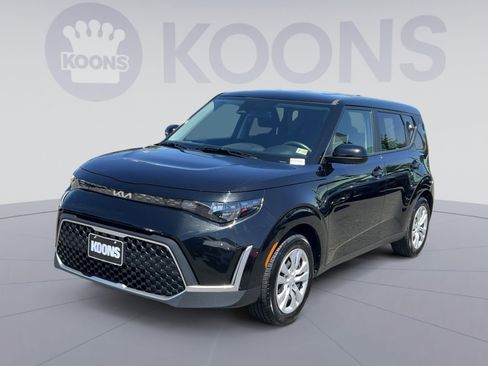 Used 2025 Kia Soul LX FWD image 1