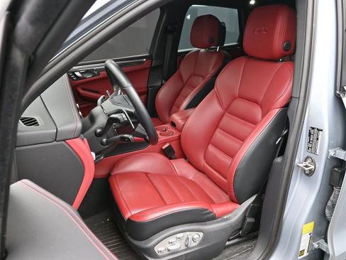Certified 2024 Porsche Macan GTS image 5