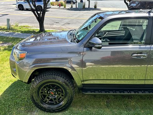 Used 2016 Toyota 4Runner Trail Premium AWD/4WD image 9