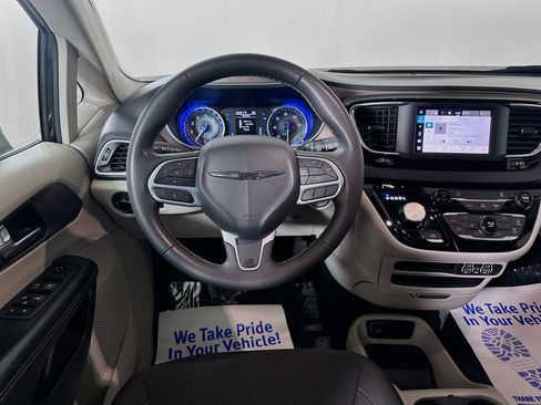 Used 2023 Chrysler Voyager LX image 20