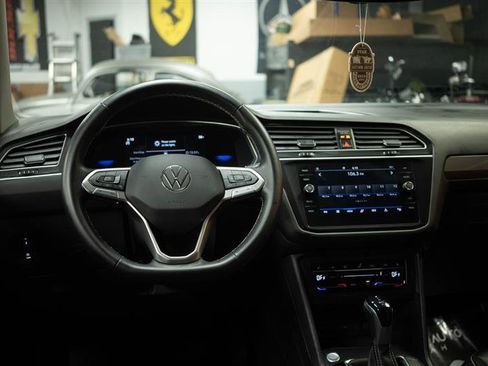 Used 2024 Volkswagen Tiguan SE image 20