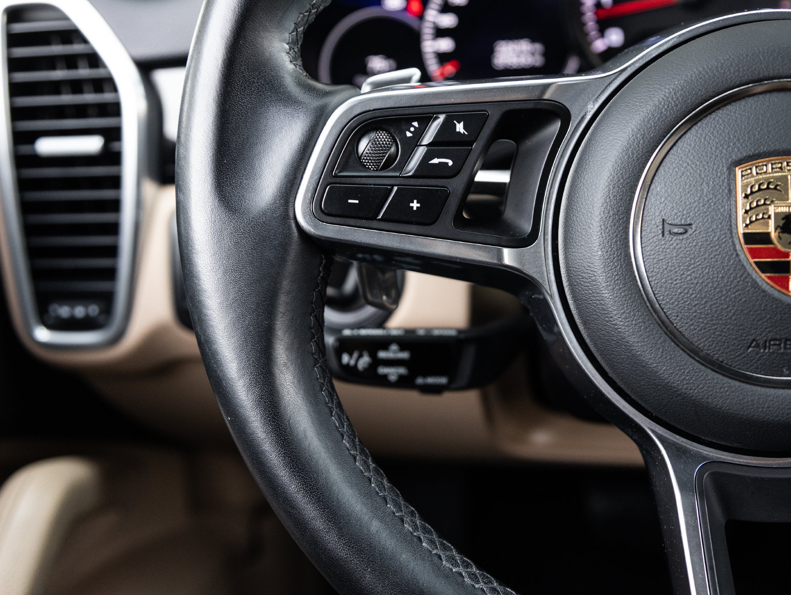Certified 2023 Porsche Cayenne AWD/4WD image 15