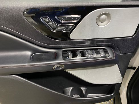 Used 2020 Lincoln Aviator Reserve w/ Equipment Group 202A image 8