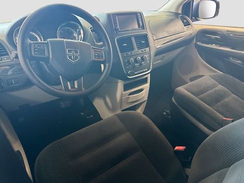 Used 2018 Dodge Grand Caravan SE w/ UConnect Hands-Free Group image 21