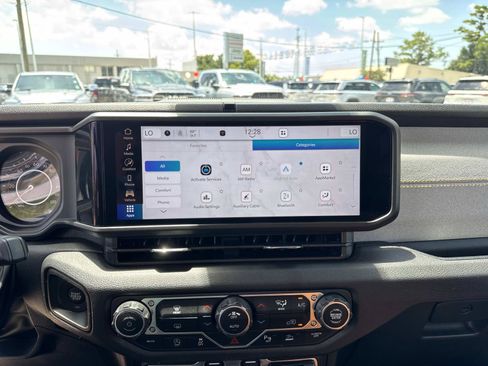 Used 2025 Jeep Gladiator Sport AWD/4WD image 24