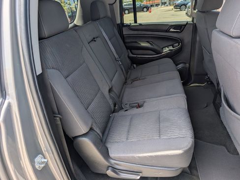Used 2018 Chevrolet Suburban LS RWD image 5