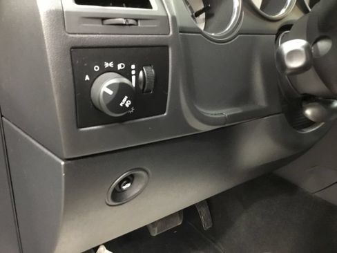 Used 2010 Dodge Challenger R/T RWD image 7