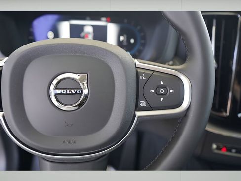 New 2025 Volvo XC60 B5 Core w/ Climate Package image 5