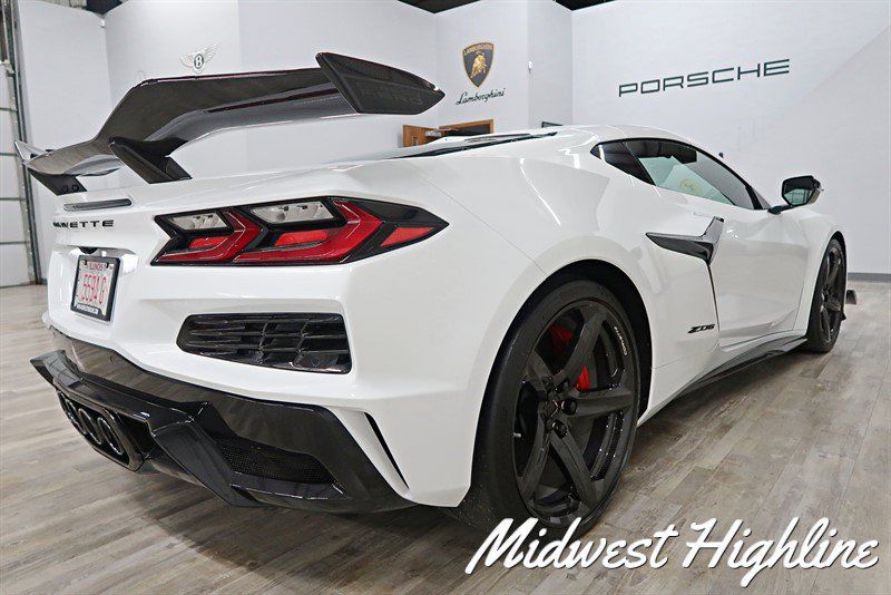 Used 2024 Chevrolet Corvette Z06 w/ Z07 Performance Package RWD image 21