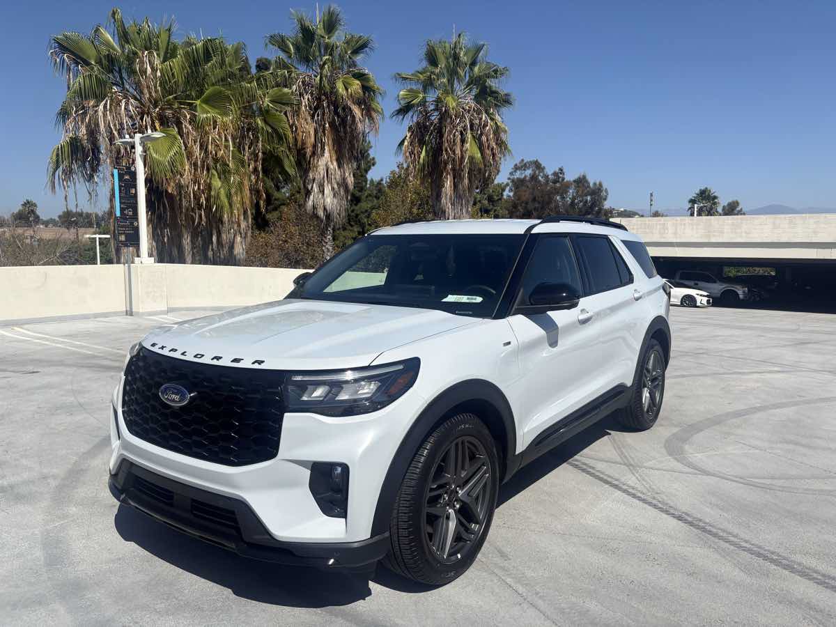 Used 2026 Ford Explorer ST-Line w/ ST-Line Street Pack RWD image 5