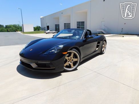 Used 2021 Porsche 718 Boxster image 2