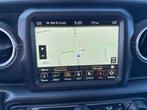 Used 2018 Jeep Wrangler Unlimited Sahara AWD/4WD image 8