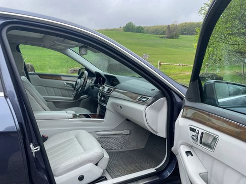 Used 2015 Mercedes-Benz E 400 4MATIC Sedan image 26