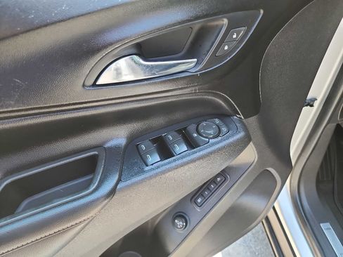 Used 2018 Chevrolet Equinox Premier FWD image 15
