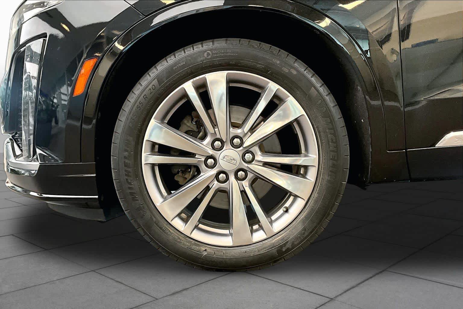 Used 2024 Cadillac XT6 Premium Luxury FWD image 11