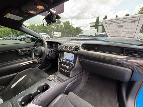 Used 2022 Ford Mustang Shelby GT500 w/ Carbon Fiber Track Pack RWD image 18