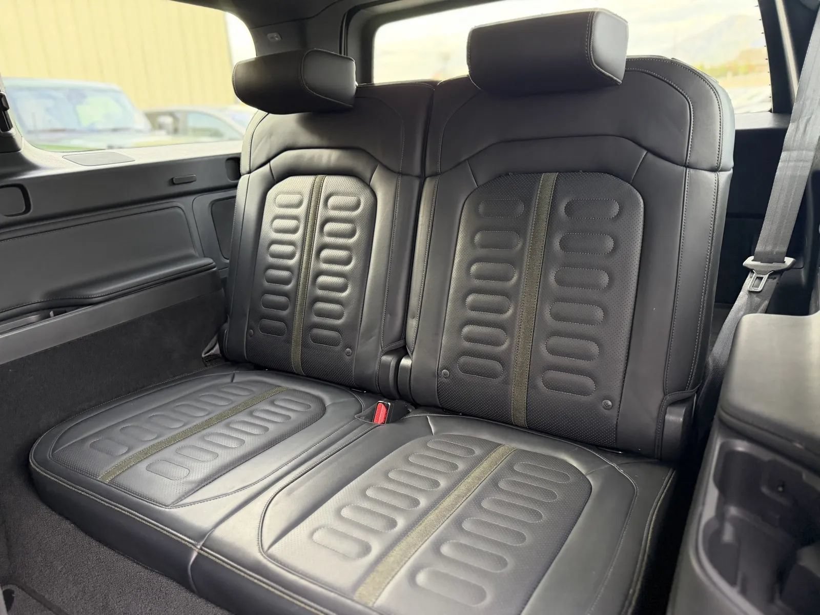 Used 2025 Rivian R1S Adventure Dual AWD/4WD image 17