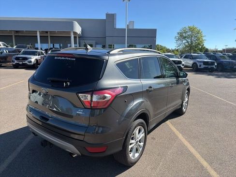 Used 2018 Ford Escape SE w/ SE Sync 3 Package AWD/4WD image 5
