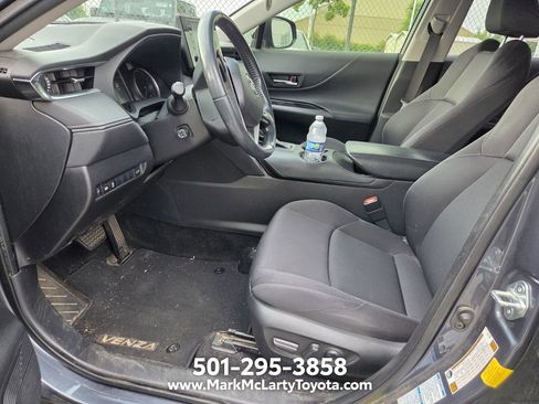 Used 2021 Toyota Venza LE AWD/4WD image 7