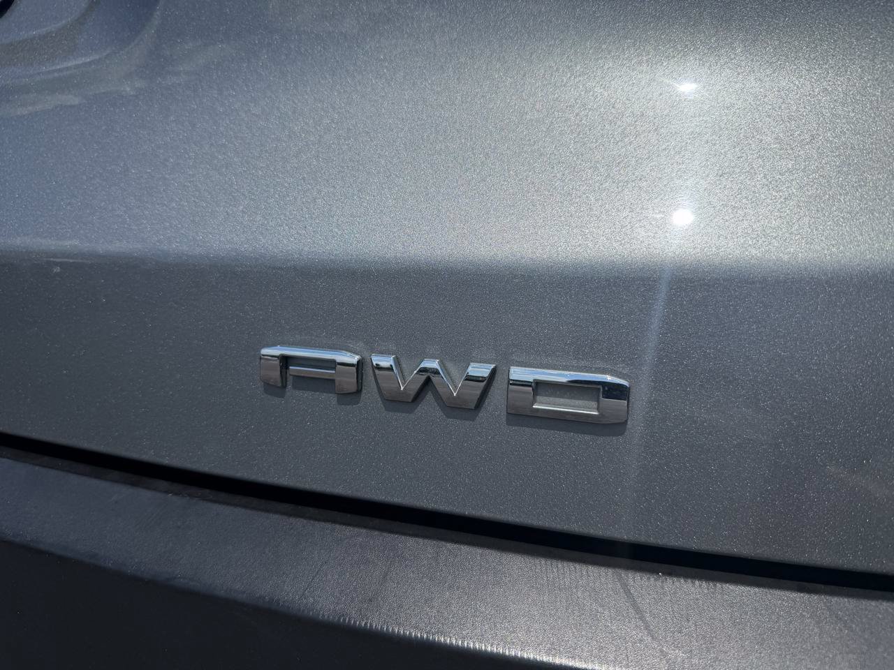 Used 2023 GMC Acadia SLT AWD/4WD image 7