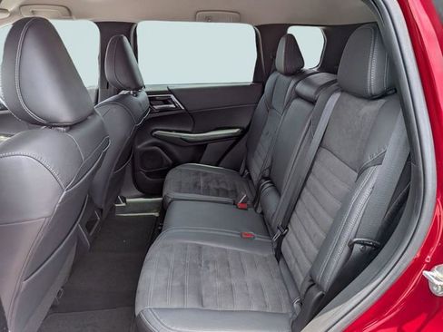 Used 2023 Mitsubishi Outlander SE FWD image 13