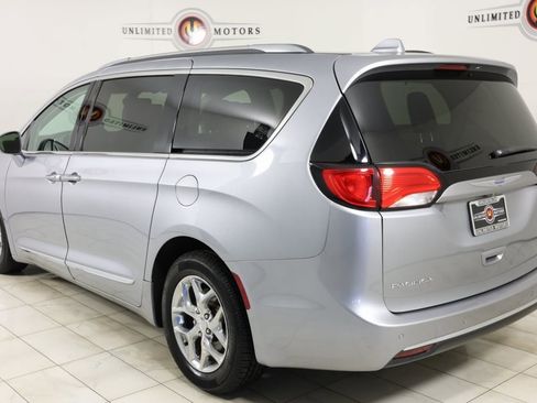 Used 2019 Chrysler Pacifica Limited image 4