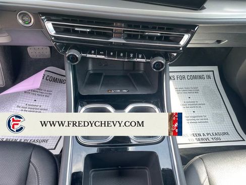 Used 2025 Chevrolet Traverse LT FWD image 18