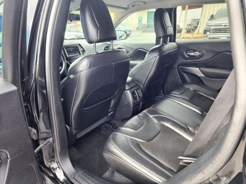 Used 2020 Jeep Cherokee Latitude Plus w/ Cold Weather Group AWD/4WD image 23