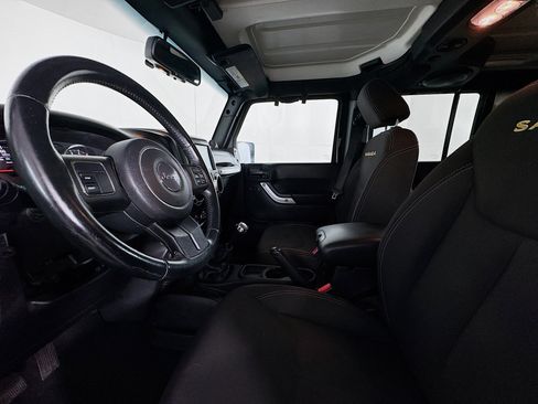 Used 2014 Jeep Wrangler Unlimited Sahara image 19
