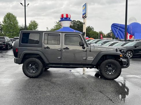 Used 2017 Jeep Wrangler Unlimited Sport w/ Connectivity Group AWD/4WD image 2