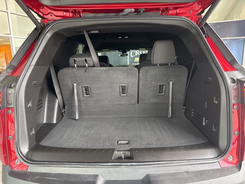 Used 2023 Chevrolet Traverse LT image 12