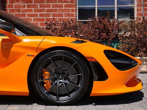 Used 2024 McLaren 750S RWD image 7