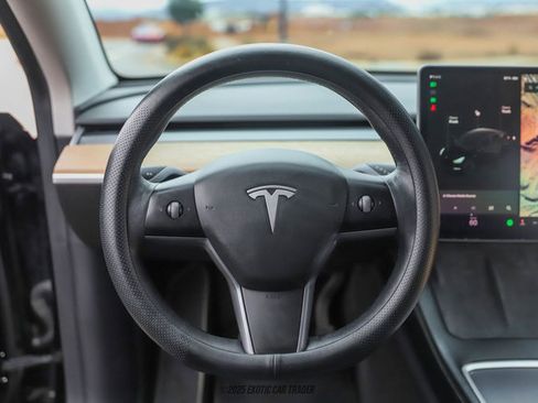 Used 2021 Tesla Model Y Long Range image 24